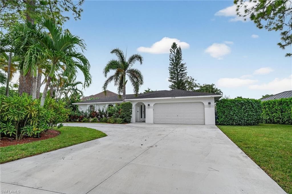 5270 Berkeley DR, NAPLES FL 34112-42