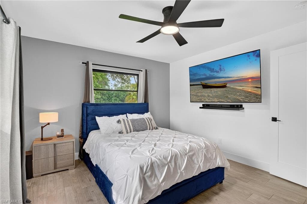 5270 Berkeley DR, NAPLES FL 34112-29