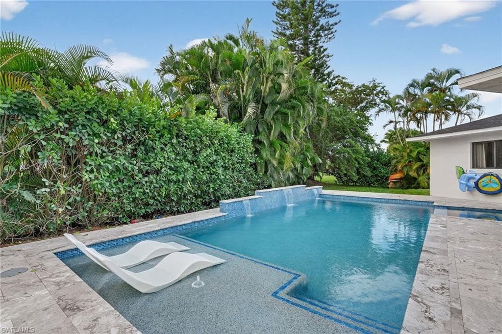 5270 Berkeley DR, NAPLES FL 34112-37