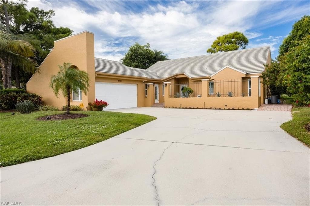 5131 Kristin CT, NAPLES FL 34105-14