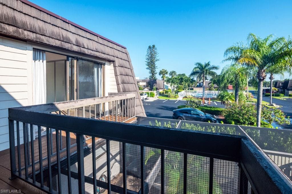 124 Lake Point LN # 2B, NAPLES FL 34112-29