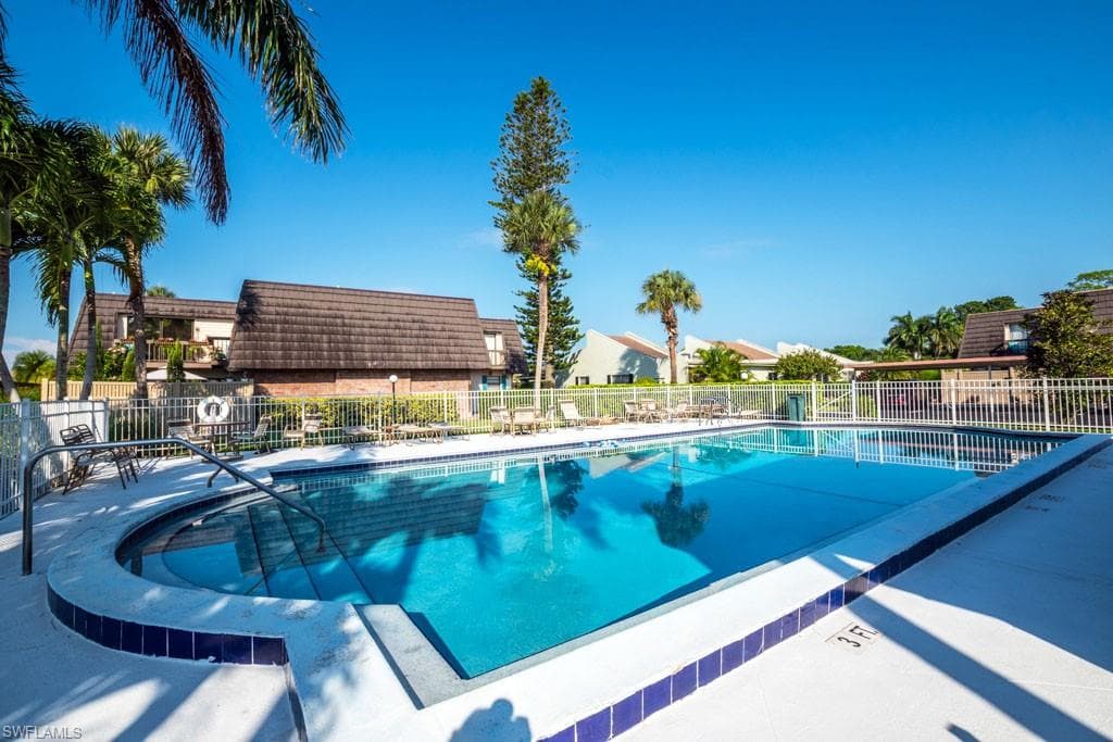 124 Lake Point LN # 2B, NAPLES FL 34112-39