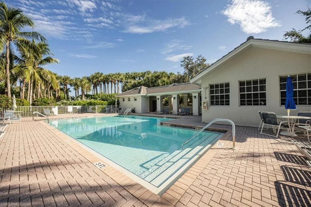 9151 Palmetto Ridge DR # 202, ESTERO FL 34135-21