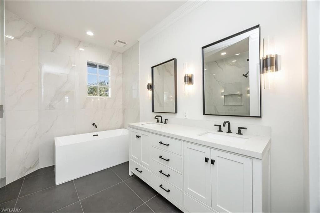 9151 Palmetto Ridge DR # 202, ESTERO FL 34135-13