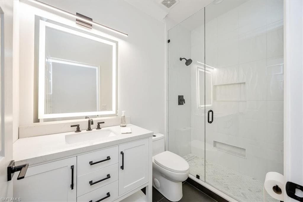 9151 Palmetto Ridge DR # 202, ESTERO FL 34135-18