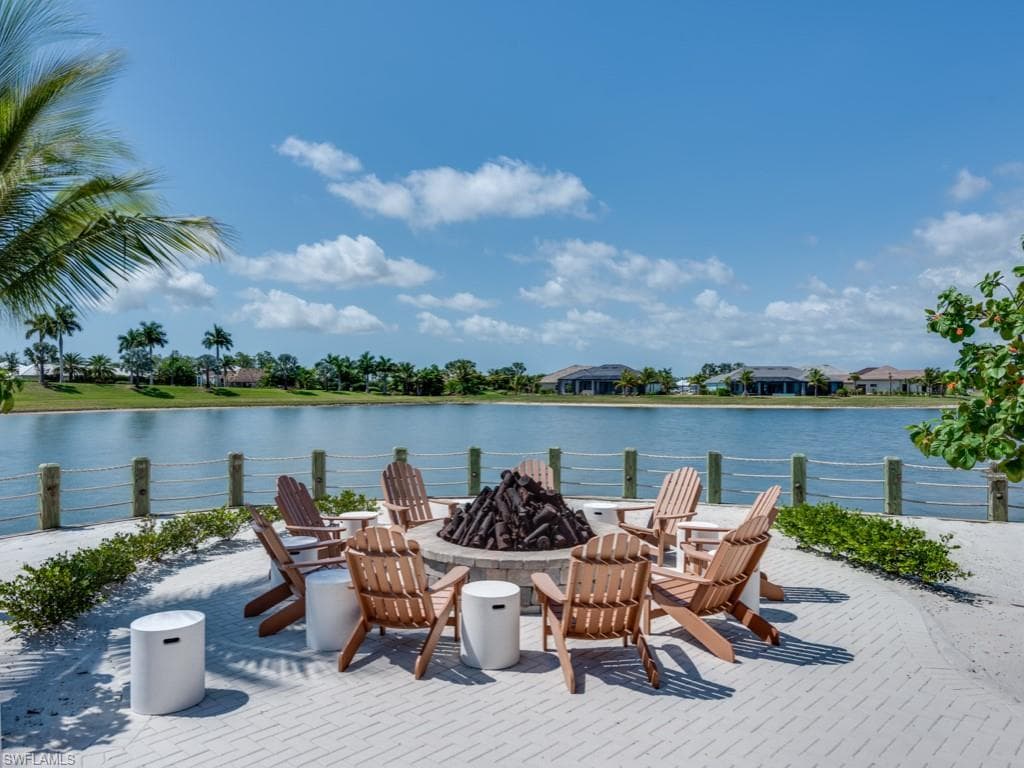 14567 Topsail DR, NAPLES FL 34114-37