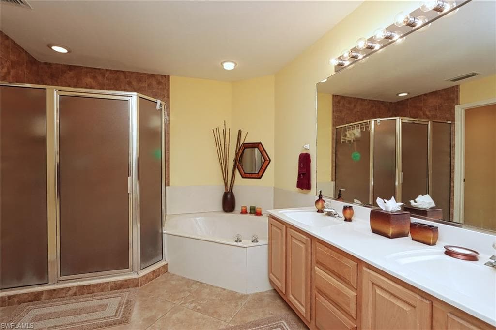 26881 Wedgewood DR # 201, BONITA SPRINGS FL 34134-12