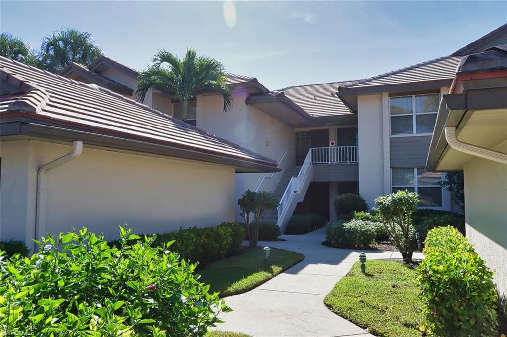 26881 Wedgewood DR # 201, BONITA SPRINGS FL 34134-20