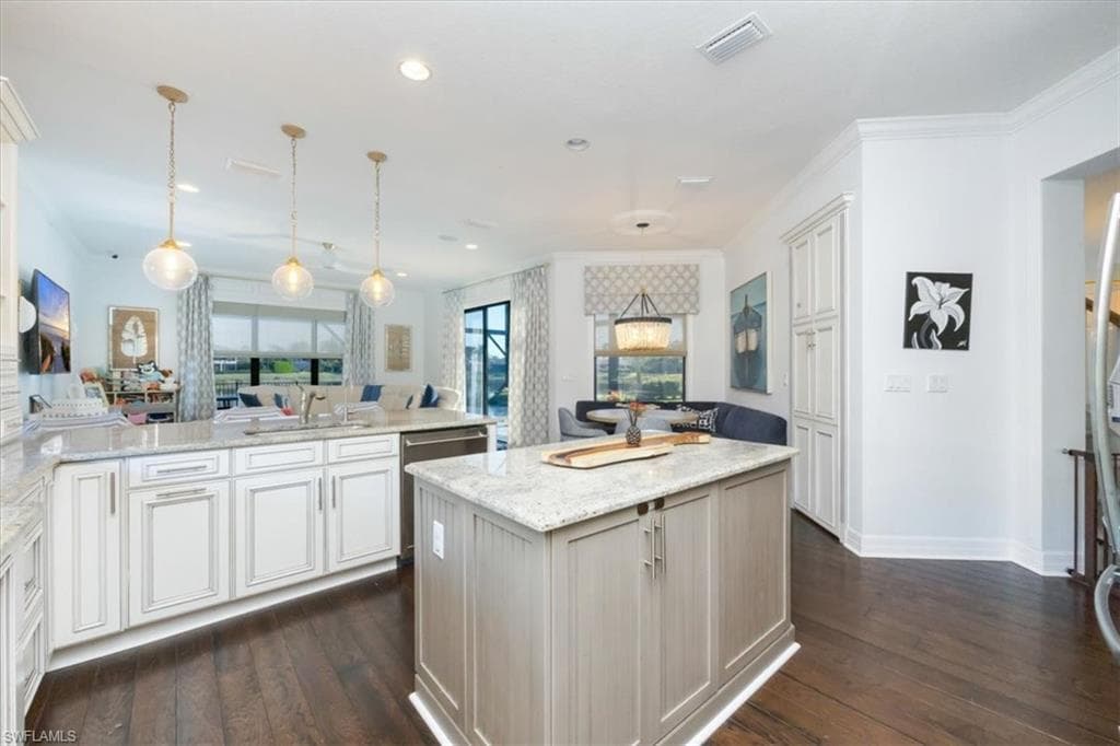 3821 Columbia CT, NAPLES FL 34119-8