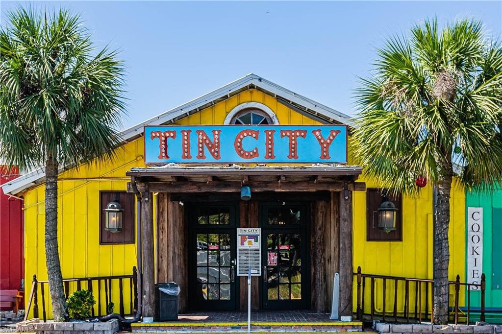 7878 Clemson ST # 102, NAPLES FL 34104-18