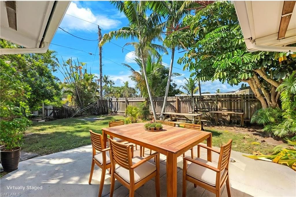 4862 Catalina DR, NAPLES FL 34112-4