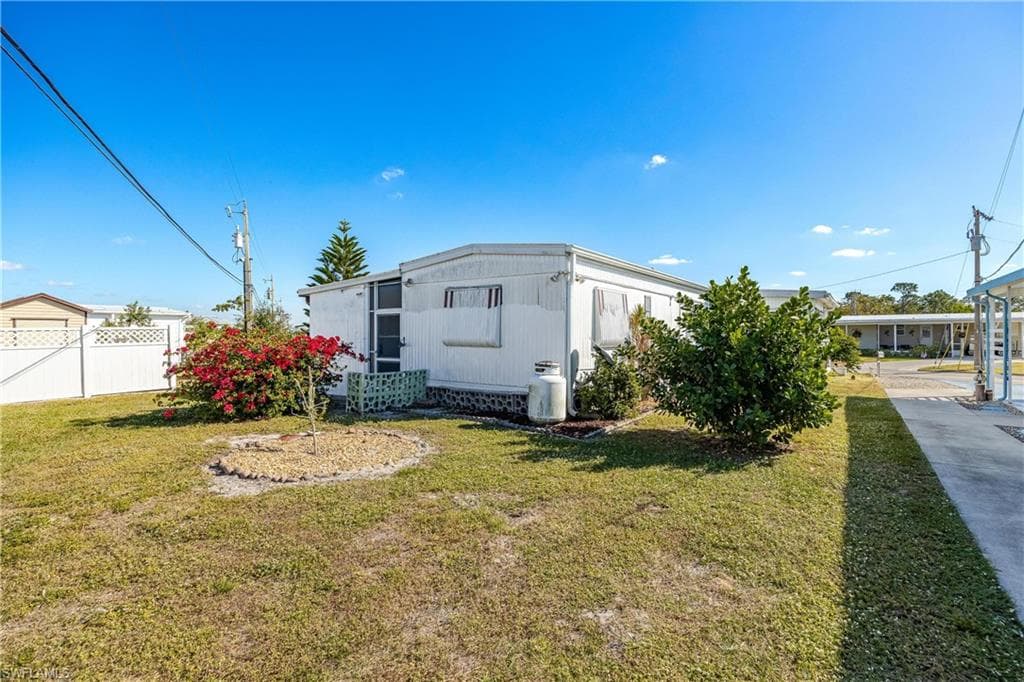 163 Chisholm TRL, NORTH FORT MYERS FL 33917-26
