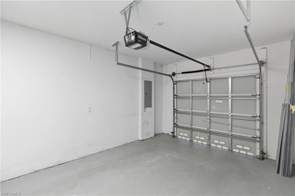 9656 Roundstone CIR, FORT MYERS FL 33967-36