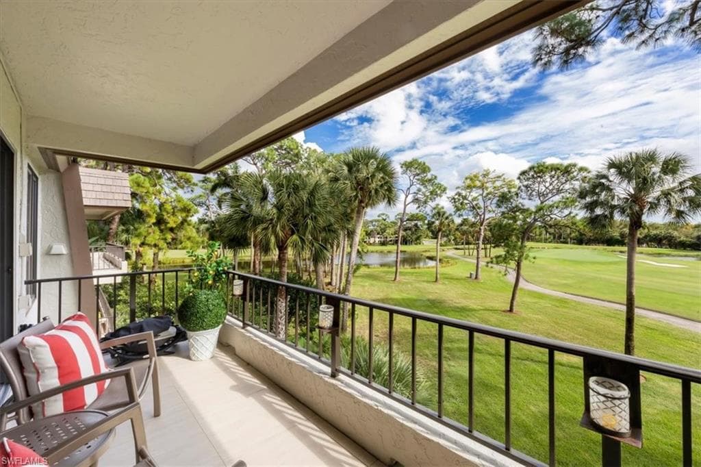 107 Clubhouse LN # 391, NAPLES FL 34105-23