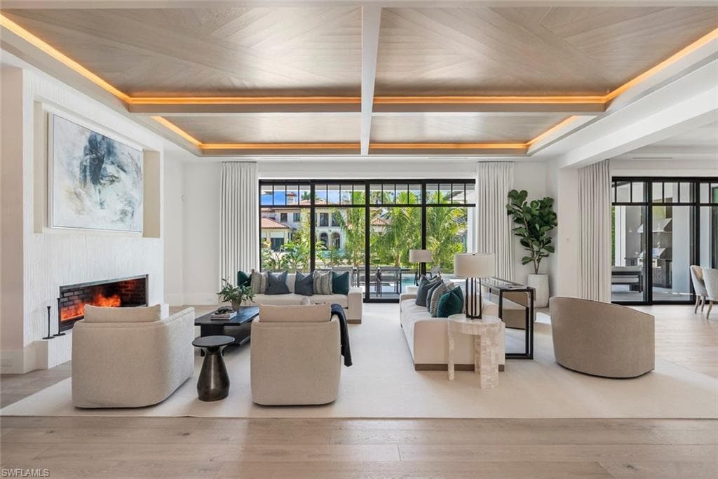 2231 Forrest LN, NAPLES FL 34102-2