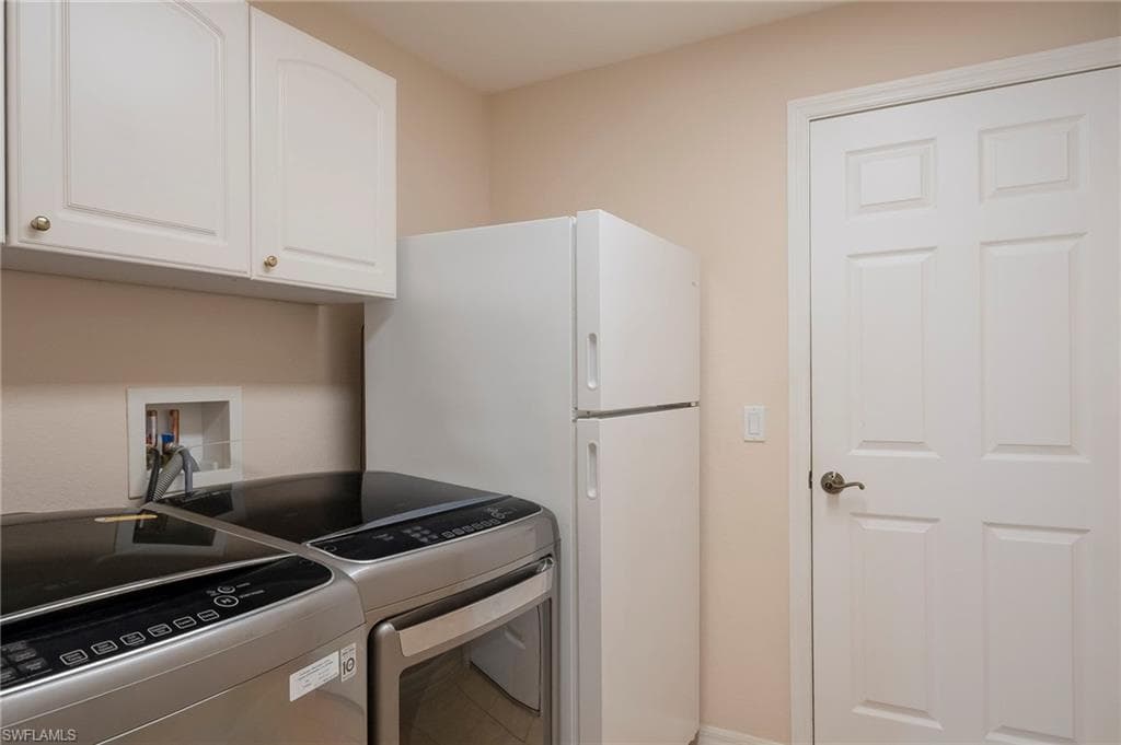 2250 Grove DR, NAPLES FL 34120-27