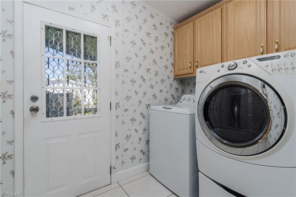 255 Riverwood RD, NAPLES FL 34114-22