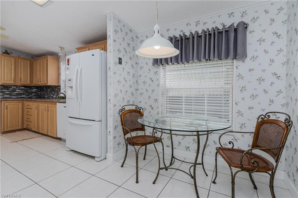 255 Riverwood RD, NAPLES FL 34114-11