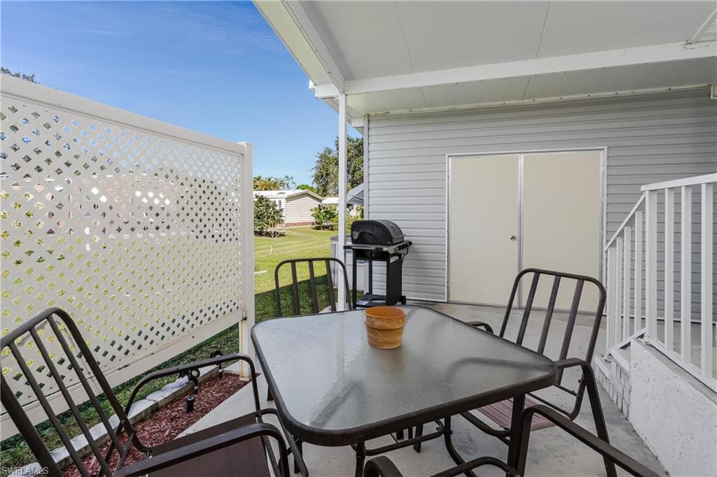 255 Riverwood RD, NAPLES FL 34114-17