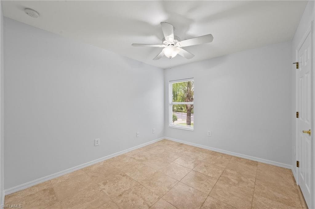1084 Hampton CIR # 49, NAPLES FL 34105-27