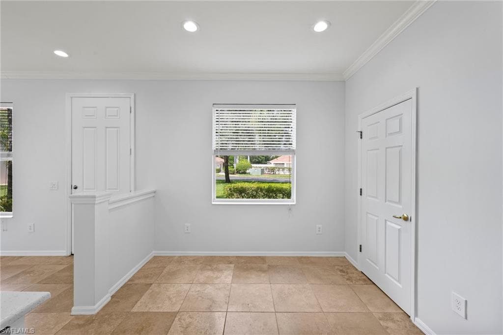 1084 Hampton CIR # 49, NAPLES FL 34105-8