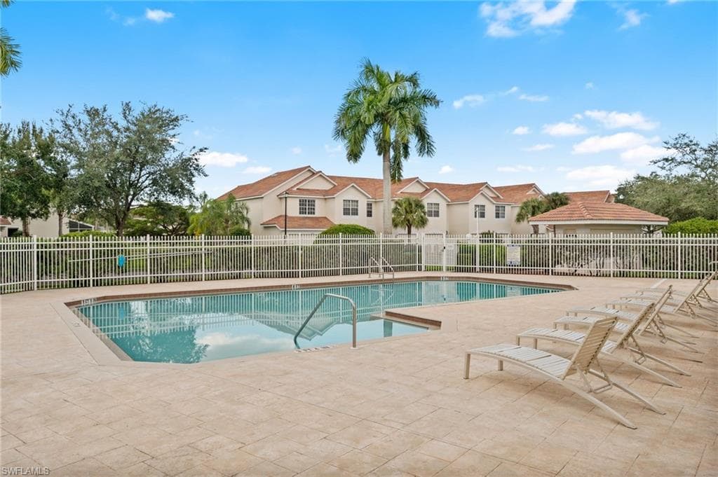 1084 Hampton CIR # 49, NAPLES FL 34105-32