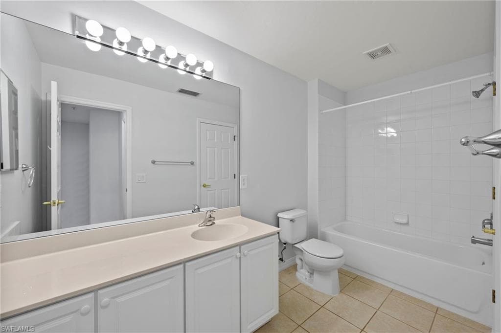 1084 Hampton CIR # 49, NAPLES FL 34105-30