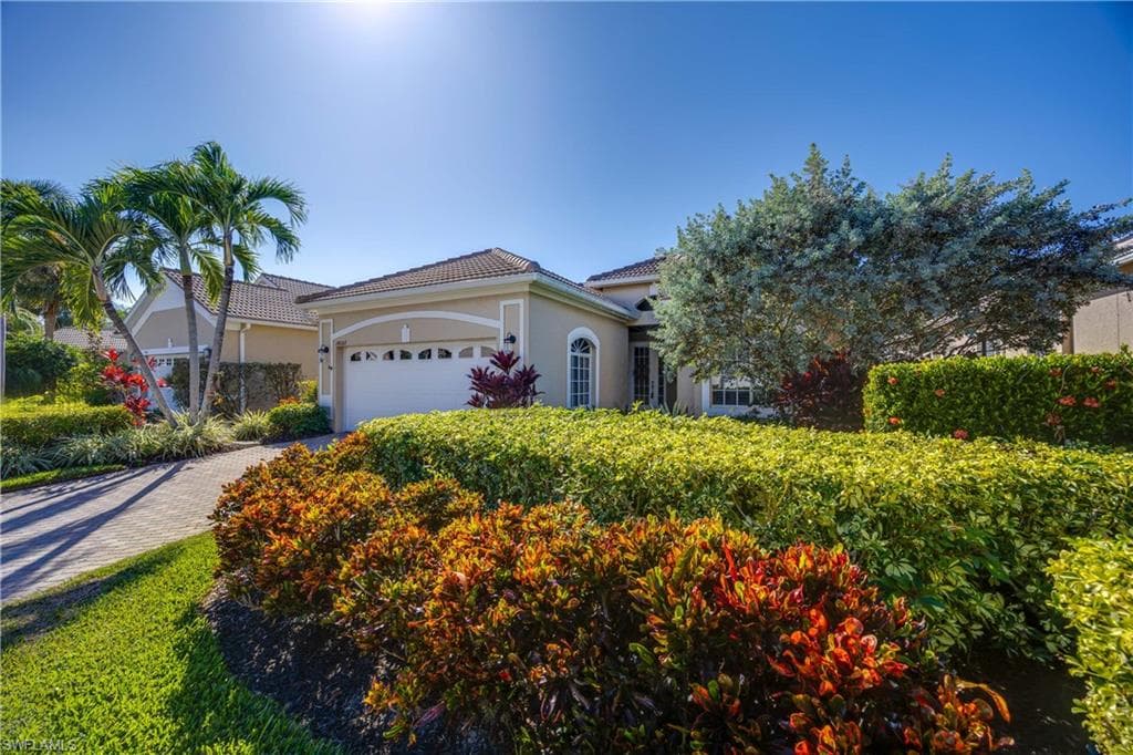 14607 Glen Eden DR, NAPLES FL 34110-5