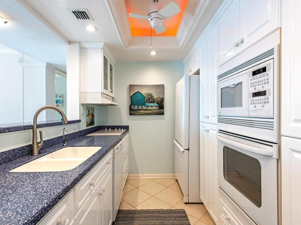 555 Park Shore DR B411-6