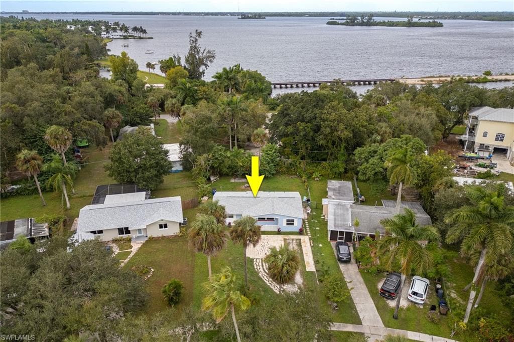 225 Avacado CT, FORT MYERS FL 33905-1