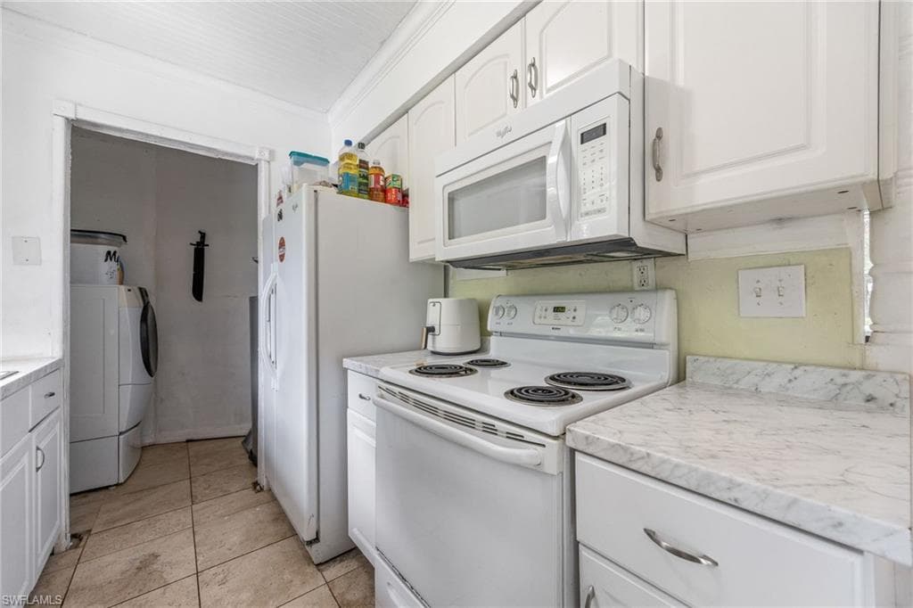 225 Avacado CT, FORT MYERS FL 33905-12