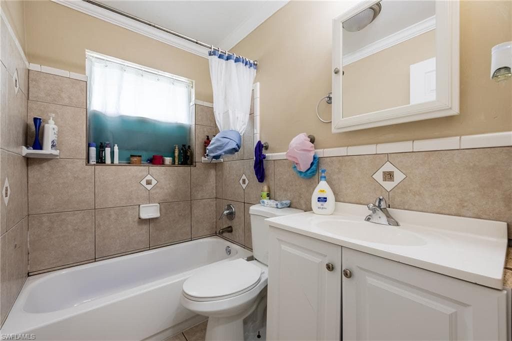 225 Avacado CT, FORT MYERS FL 33905-15