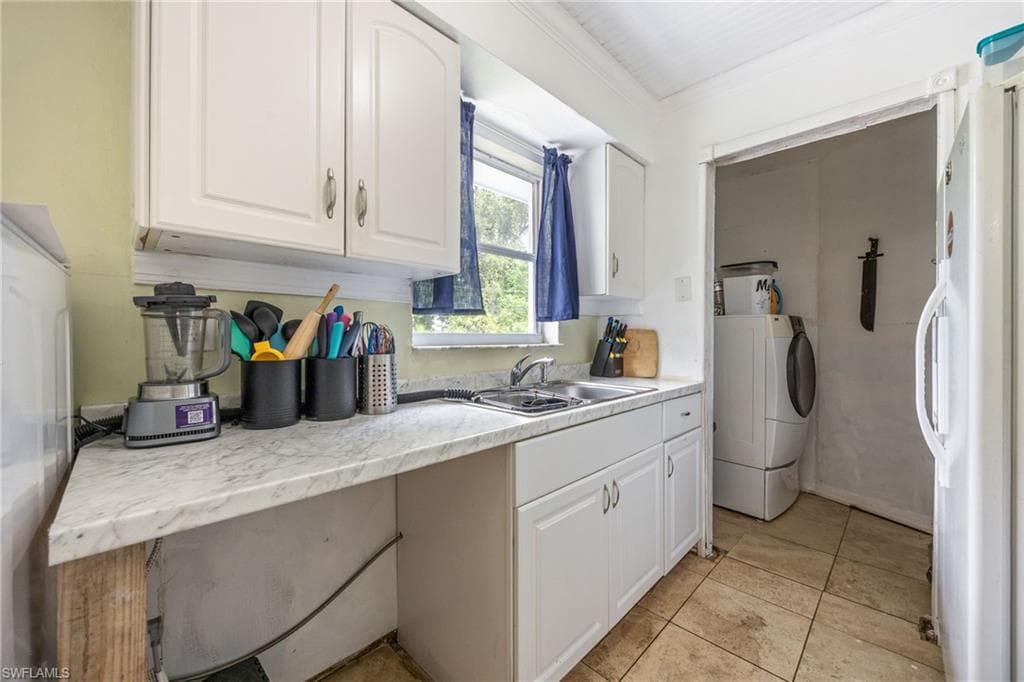 225 Avacado CT, FORT MYERS FL 33905-11