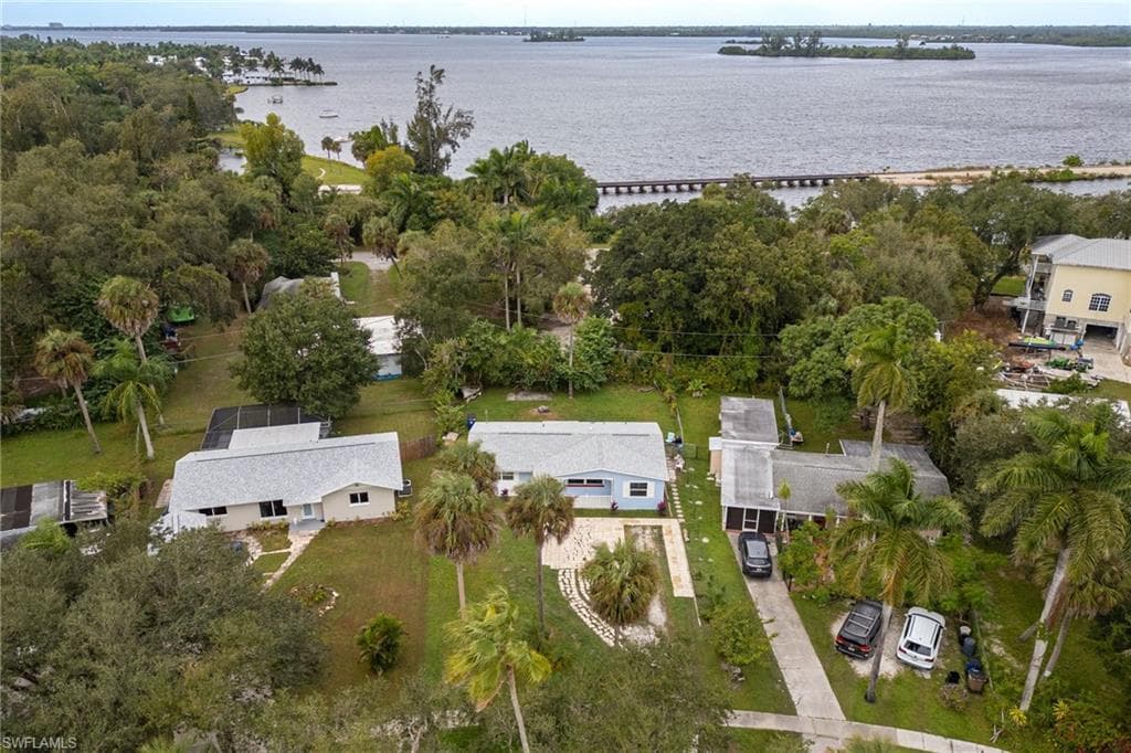 225 Avacado CT, FORT MYERS FL 33905-25