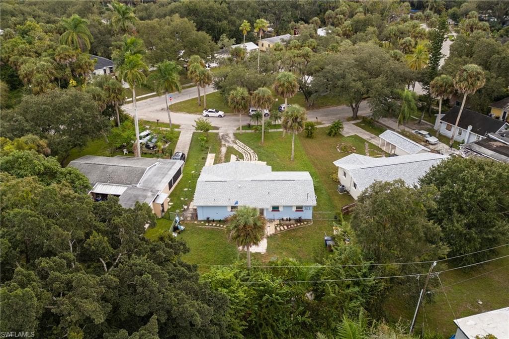 225 Avacado CT, FORT MYERS FL 33905-32