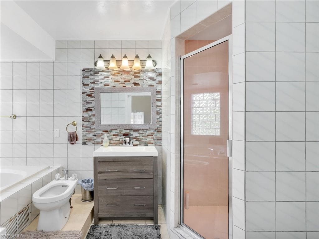 164 Sabal Lake DR, NAPLES FL 34104-16