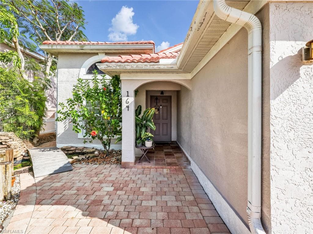 164 Sabal Lake DR, NAPLES FL 34104-4