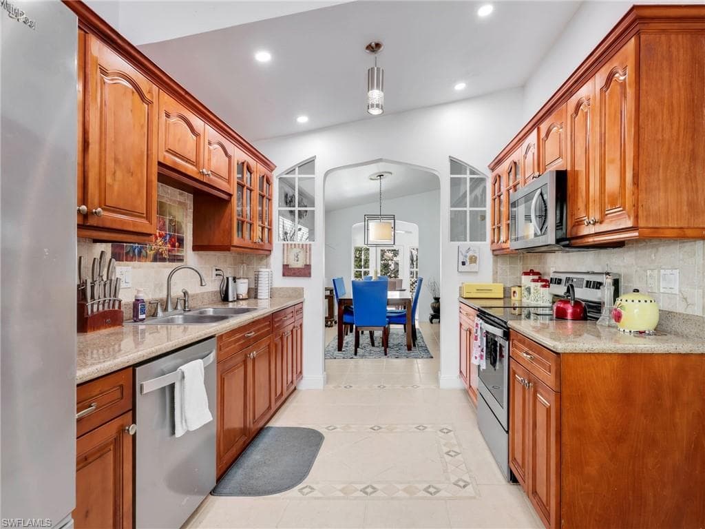 164 Sabal Lake DR, NAPLES FL 34104-8