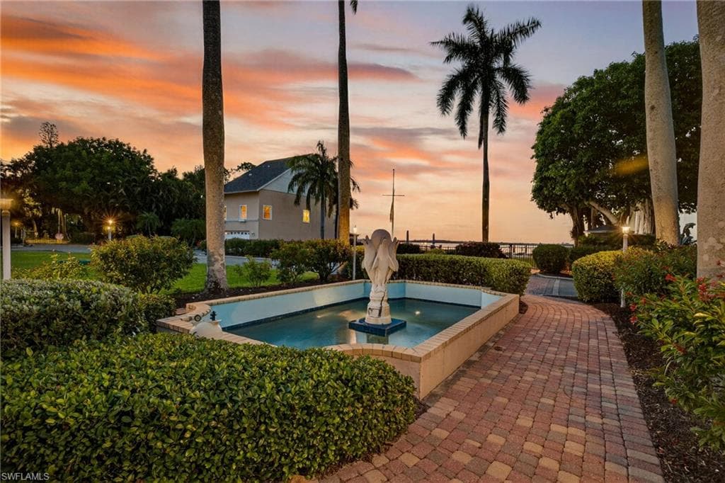 821 James ST, FORT MYERS FL 33916-39