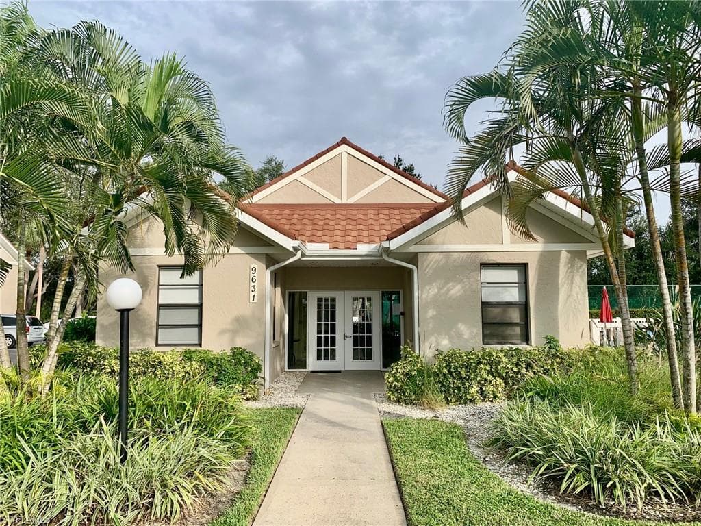 9640 Windsor Gardens LN # 201, FORT MYERS FL 33919-24