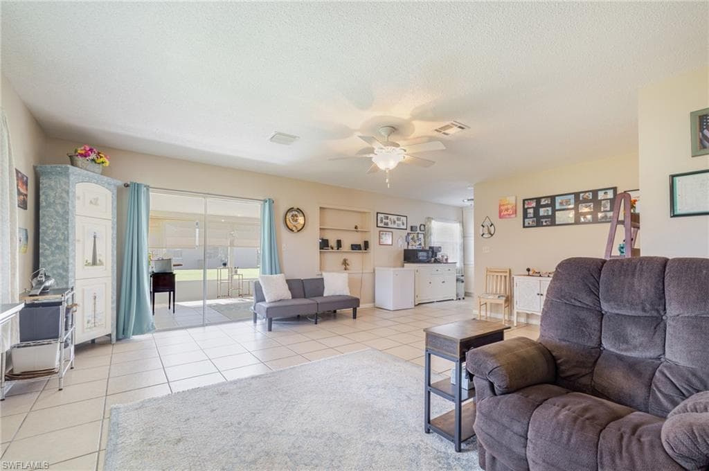 257 Briar CT, LEHIGH ACRES FL 33936-6