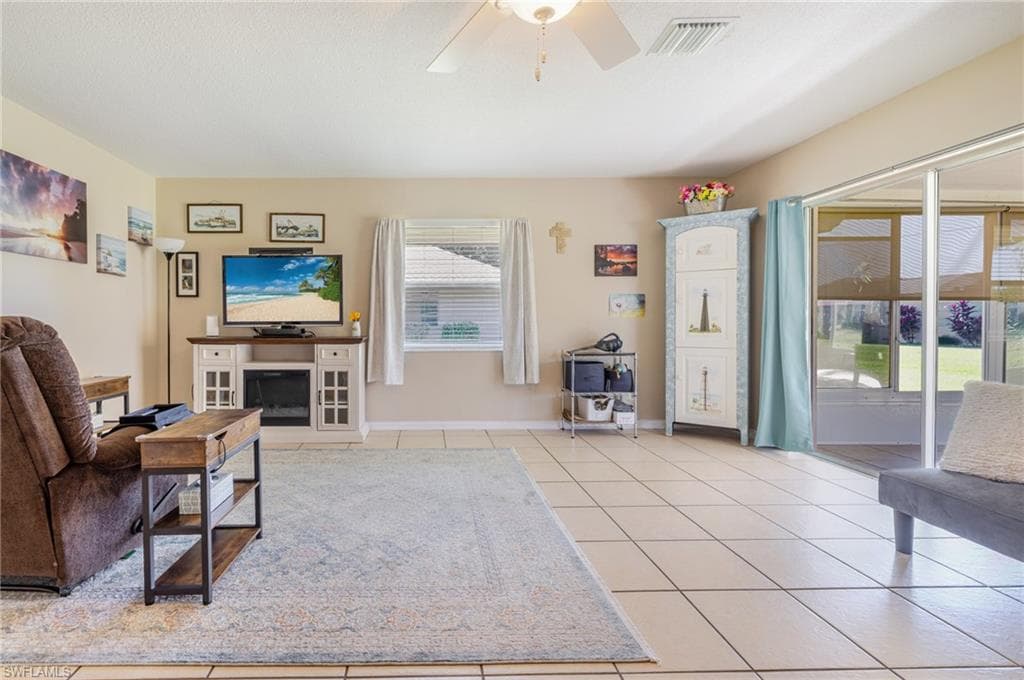 257 Briar CT, LEHIGH ACRES FL 33936-4
