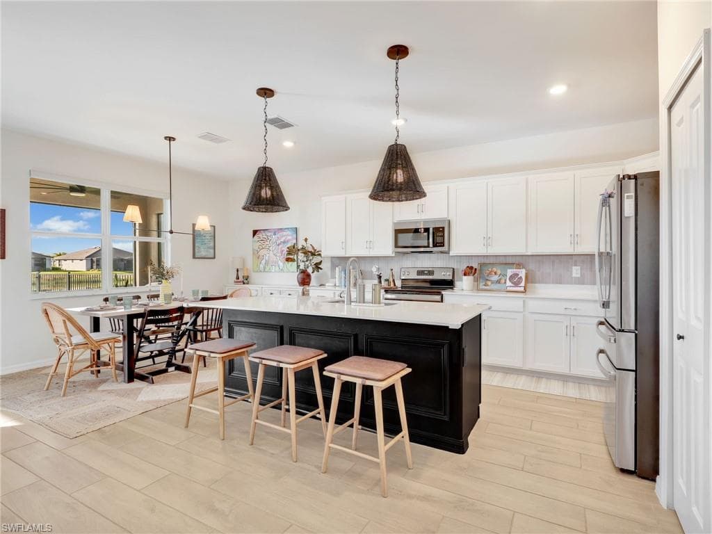 2270 Avocado LN, NAPLES FL 34120-11