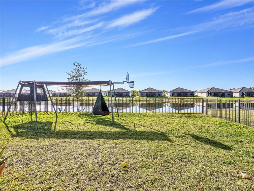 2270 Avocado LN, NAPLES FL 34120-33