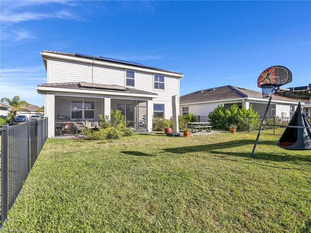 2270 Avocado LN, NAPLES FL 34120-32