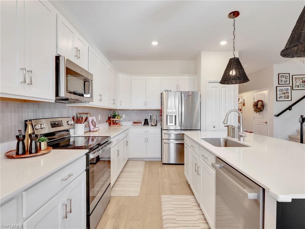 2270 Avocado LN, NAPLES FL 34120-13