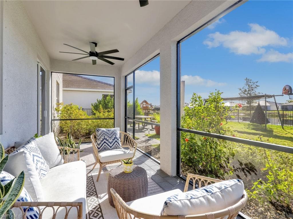 2270 Avocado LN, NAPLES FL 34120-30