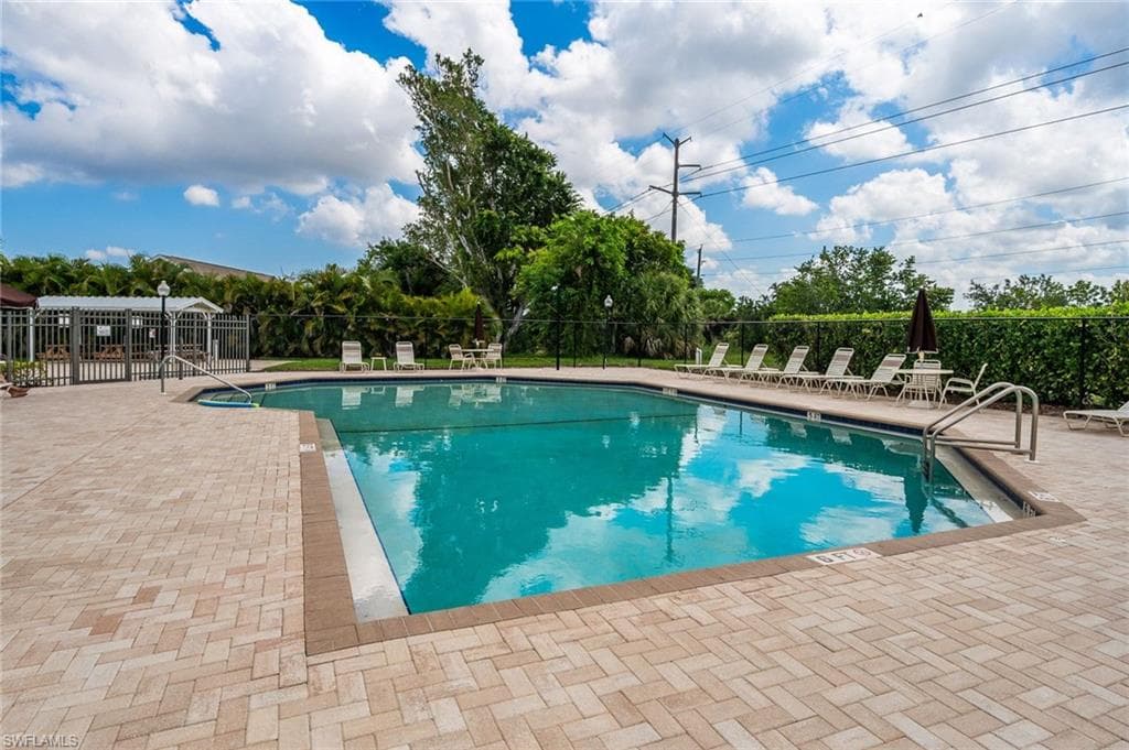 15298 Cricket LN-32
