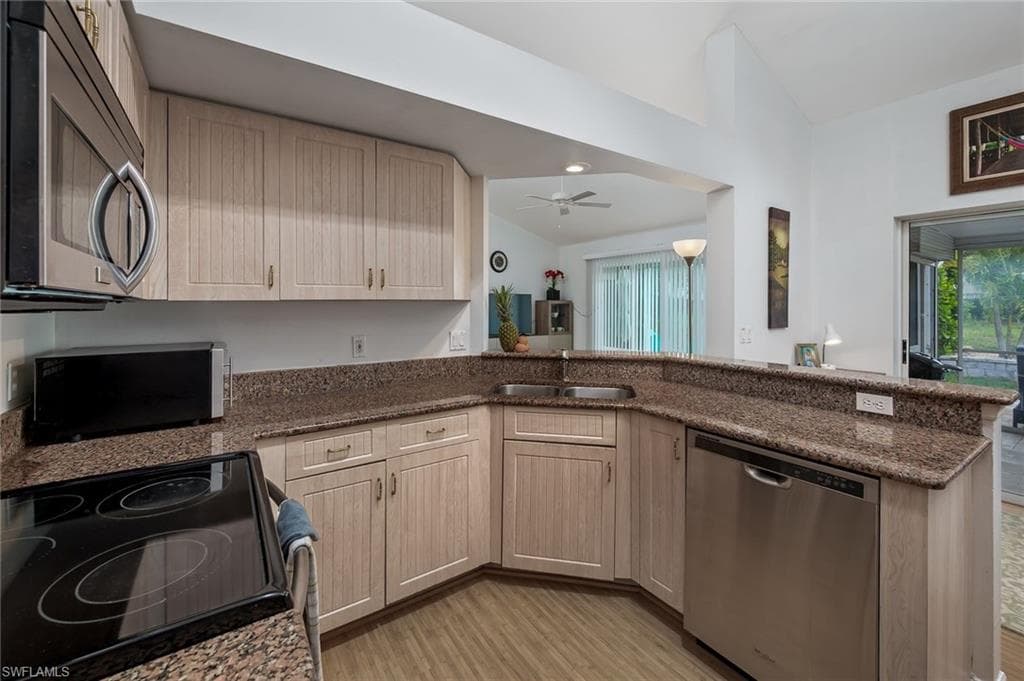 15298 Cricket LN-18