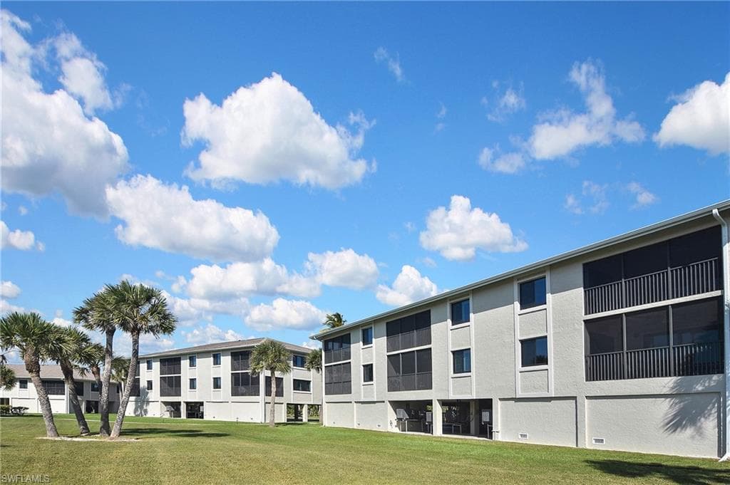 1919 Olde Middle Gulf DR # 106, SANIBEL FL 33957-33